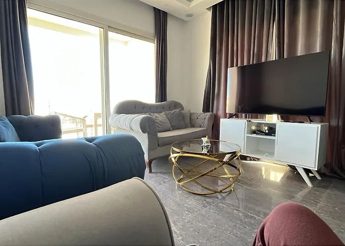 Sunny Sheikh Apartman *